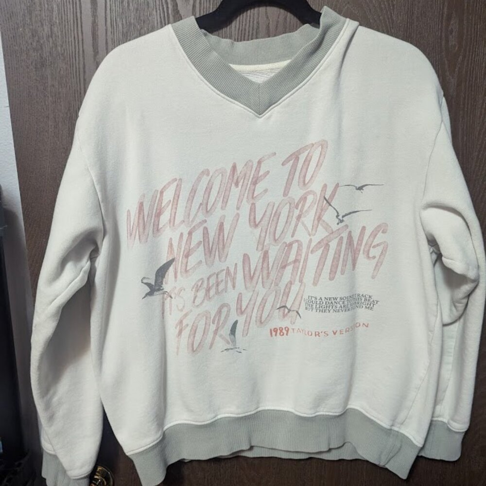 Taylor Swift Welcome to New York v neck sweatshirt